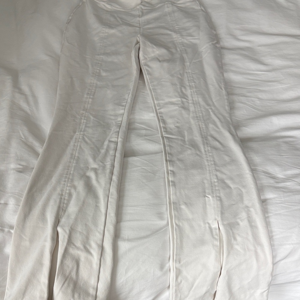 ALO Yoga Cream Apparel